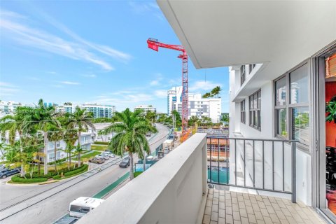 Condo in Bay Harbor Islands, Florida, 2 bedrooms  № 1768914 - photo 8