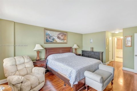 Condo in Bay Harbor Islands, Florida, 2 bedrooms  № 1768914 - photo 18