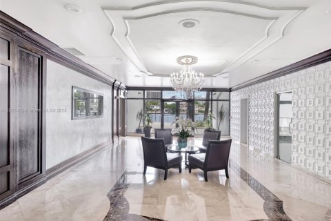 Condo in Bay Harbor Islands, Florida, 2 bedrooms  № 1768914 - photo 24