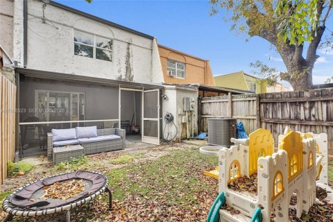 Townhouse in Tamarac, Florida 2 bedrooms, 133.78 sq.m. № 2052330 - photo 28