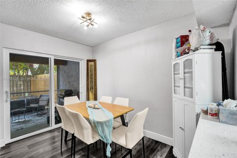 Townhouse in Tamarac, Florida 2 bedrooms, 133.78 sq.m. № 2052330 - photo 17