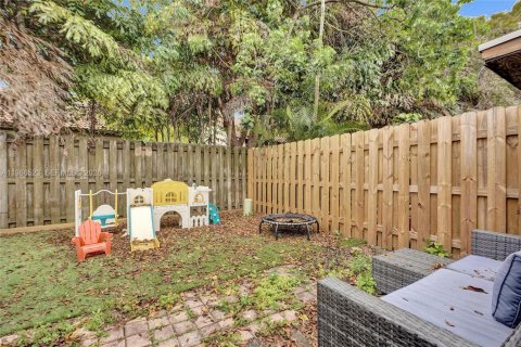 Townhouse in Tamarac, Florida 2 bedrooms, 133.78 sq.m. № 2052330 - photo 25