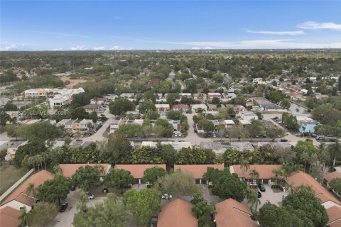 Townhouse in Tamarac, Florida 2 bedrooms, 133.78 sq.m. № 2052330 - photo 6