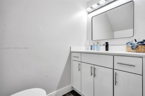Townhouse in Tamarac, Florida 2 bedrooms, 133.78 sq.m. № 2052330 - photo 15