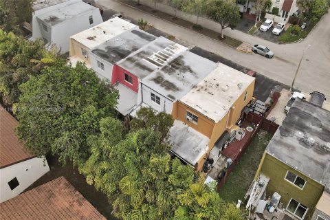 Townhouse in Tamarac, Florida 2 bedrooms, 133.78 sq.m. № 2052330 - photo 4