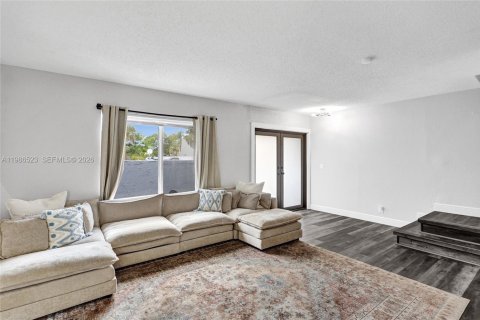 Townhouse in Tamarac, Florida 2 bedrooms, 133.78 sq.m. № 2052330 - photo 14