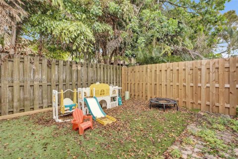 Townhouse in Tamarac, Florida 2 bedrooms, 133.78 sq.m. № 2052330 - photo 26