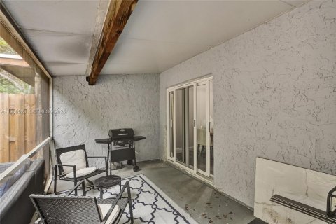 Townhouse in Tamarac, Florida 2 bedrooms, 133.78 sq.m. № 2052330 - photo 24