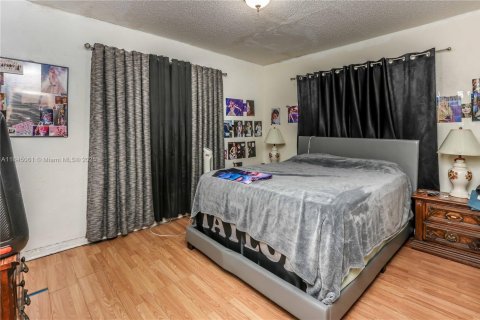 Commercial property in Hialeah, Florida № 1840775 - photo 17