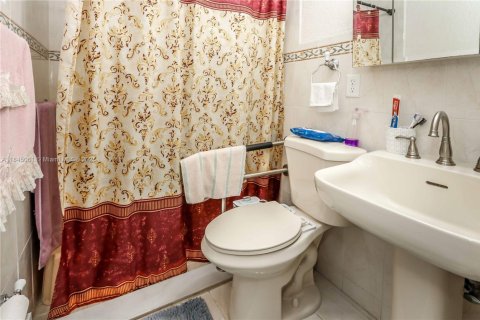 Commercial property in Hialeah, Florida № 1840775 - photo 24