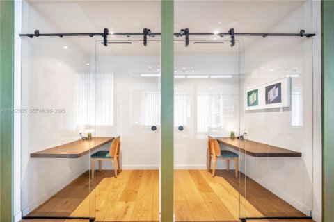 Condo in Miami, Florida, 2 bedrooms  № 1992708 - photo 13