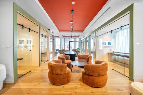 Condo in Miami, Florida, 2 bedrooms  № 1992708 - photo 7