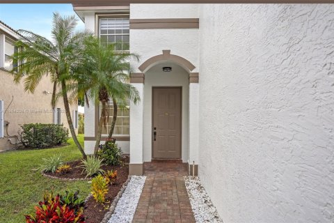 Villa ou maison à vendre à Miramar, Floride: 4 chambres, 190.08 m2 № 1969893 - photo 4