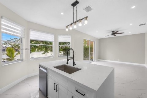 Villa ou maison à vendre à Miramar, Floride: 4 chambres, 190.08 m2 № 1969893 - photo 14