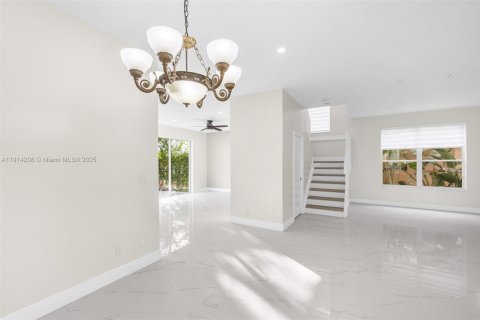 Villa ou maison à vendre à Miramar, Floride: 4 chambres, 190.08 m2 № 1969893 - photo 7