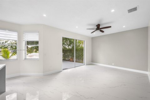 Villa ou maison à vendre à Miramar, Floride: 4 chambres, 190.08 m2 № 1969893 - photo 10