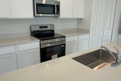 Casa en alquiler en Lake Wales, Florida, 4 dormitorios, 174.1 m2 № 2098507 - foto 2