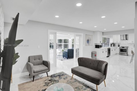 Villa ou maison à vendre à Deerfield Beach, Floride: 6 chambres, 282.05 m2 № 1995840 - photo 16