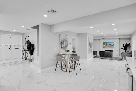 Villa ou maison à vendre à Deerfield Beach, Floride: 6 chambres, 282.05 m2 № 1995840 - photo 5