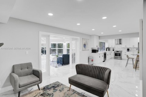 Villa ou maison à vendre à Deerfield Beach, Floride: 6 chambres, 282.05 m2 № 1995840 - photo 17