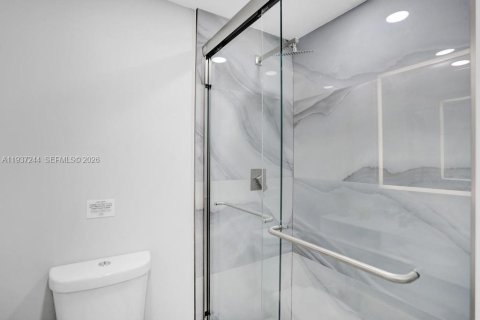 Villa ou maison à vendre à Deerfield Beach, Floride: 6 chambres, 282.05 m2 № 1995840 - photo 19