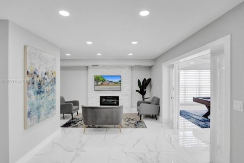 Villa ou maison à vendre à Deerfield Beach, Floride: 6 chambres, 282.05 m2 № 1995840 - photo 11