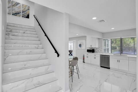 Villa ou maison à vendre à Deerfield Beach, Floride: 6 chambres, 282.05 m2 № 1995840 - photo 3