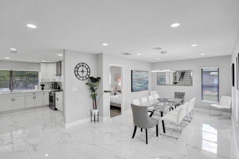 Villa ou maison à Deerfield Beach, Floride 6 chambres, 282.05 m2 № 1995840