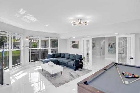 Villa ou maison à vendre à Deerfield Beach, Floride: 6 chambres, 282.05 m2 № 1995840 - photo 30