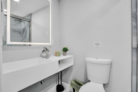 Villa ou maison à vendre à Deerfield Beach, Floride: 6 chambres, 282.05 m2 № 1995840 - photo 18