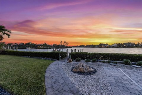 House in Bradenton, Florida 4 bedrooms, 306.02 sq.m. № 1898670 - photo 4