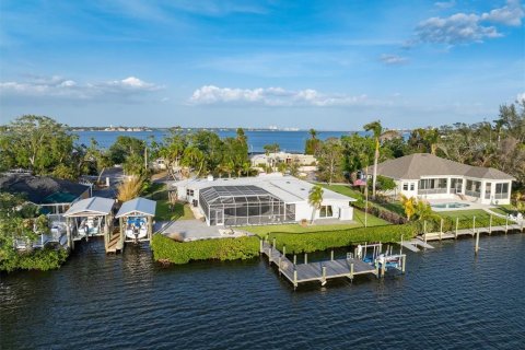 House in Bradenton, Florida 4 bedrooms, 306.02 sq.m. № 1898670 - photo 13
