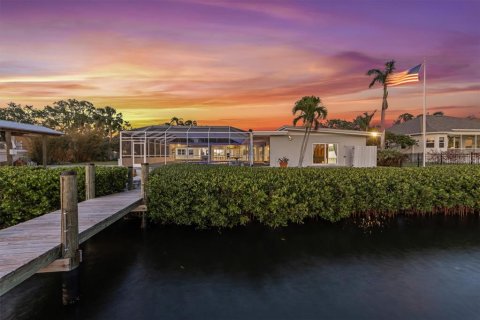 House in Bradenton, Florida 4 bedrooms, 306.02 sq.m. № 1898670 - photo 2