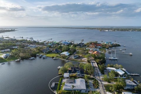 House in Bradenton, Florida 4 bedrooms, 306.02 sq.m. № 1898670 - photo 20