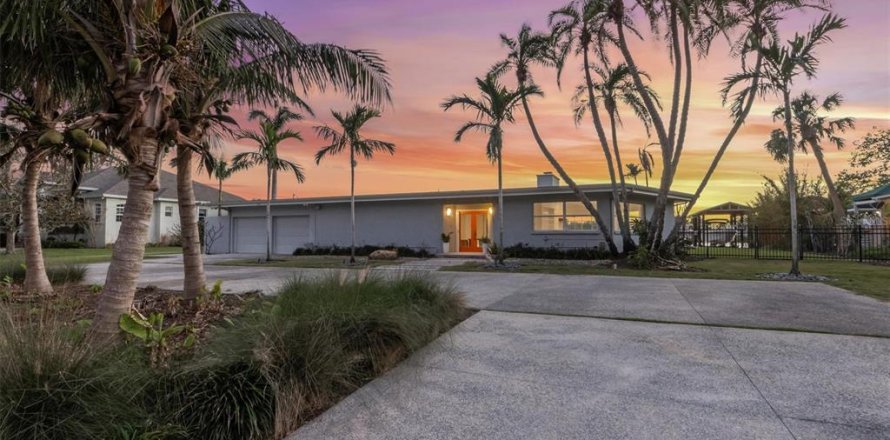 Villa ou maison à Bradenton, Floride 4 chambres, 306.02 m2 № 1898670