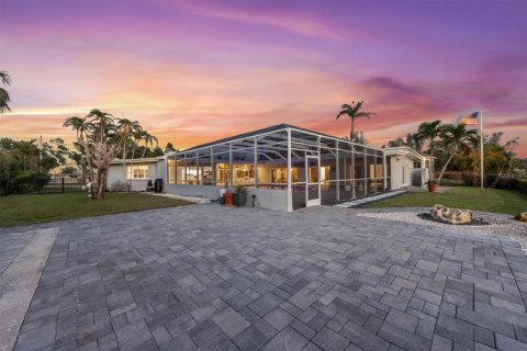 House in Bradenton, Florida 4 bedrooms, 306.02 sq.m. № 1898670 - photo 11