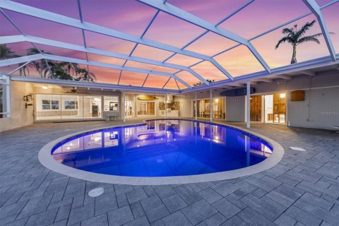 House in Bradenton, Florida 4 bedrooms, 306.02 sq.m. № 1898670 - photo 10