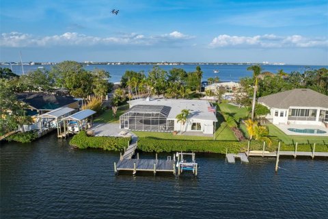 House in Bradenton, Florida 4 bedrooms, 306.02 sq.m. № 1898670 - photo 14