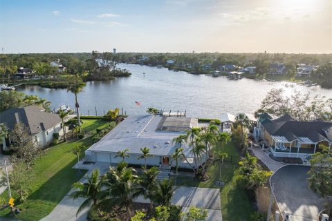 House in Bradenton, Florida 4 bedrooms, 306.02 sq.m. № 1898670 - photo 12