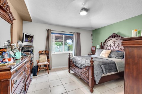 Casa en venta en Hialeah, Florida, 3 dormitorios, 147.44 m2 № 1950838 - foto 16