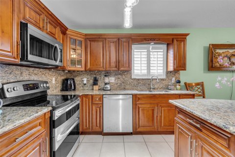 Casa en venta en Hialeah, Florida, 3 dormitorios, 147.44 m2 № 1950838 - foto 15