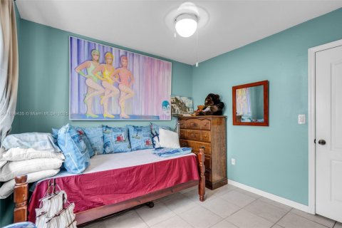 Casa en venta en Hialeah, Florida, 3 dormitorios, 147.44 m2 № 1950838 - foto 22