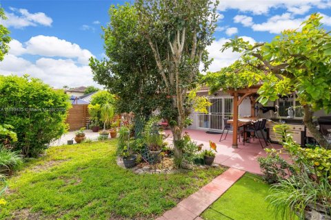 Casa en venta en Hialeah, Florida, 3 dormitorios, 147.44 m2 № 1950838 - foto 27