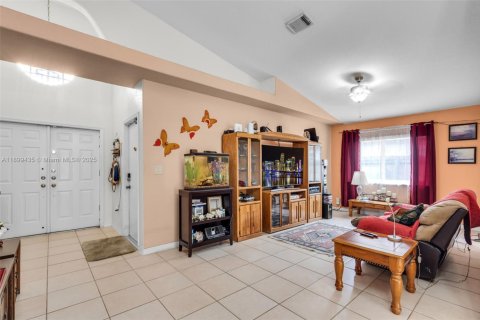 Casa en venta en Hialeah, Florida, 3 dormitorios, 147.44 m2 № 1950838 - foto 7