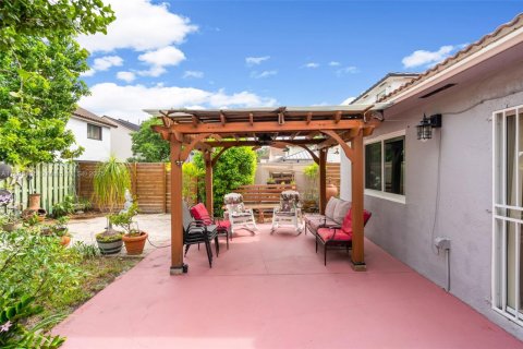 Casa en venta en Hialeah, Florida, 3 dormitorios, 147.44 m2 № 1950838 - foto 30