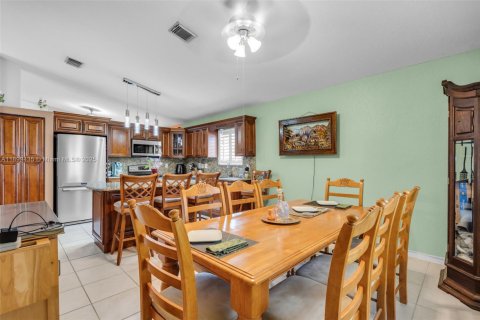 Casa en venta en Hialeah, Florida, 3 dormitorios, 147.44 m2 № 1950838 - foto 14