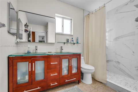 Casa en venta en Hialeah, Florida, 3 dormitorios, 147.44 m2 № 1950838 - foto 19