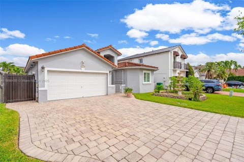 Casa en venta en Hialeah, Florida, 3 dormitorios, 147.44 m2 № 1950838 - foto 2