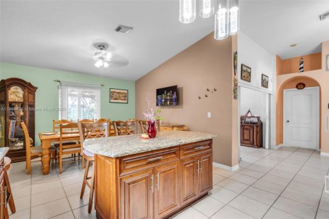 Casa en venta en Hialeah, Florida, 3 dormitorios, 147.44 m2 № 1950838 - foto 13
