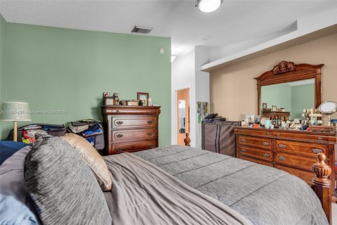 Casa en venta en Hialeah, Florida, 3 dormitorios, 147.44 m2 № 1950838 - foto 17